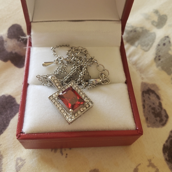 Necklace accessories - Picture 2 of 3